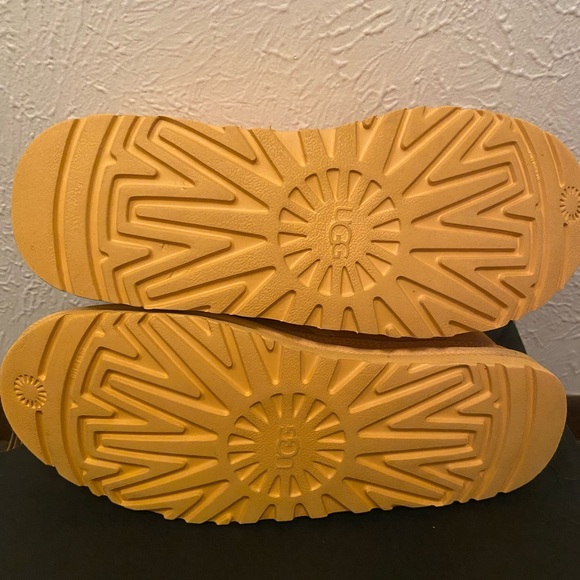 Men’s Ugg Neumel Boots - Picture 7 of 8